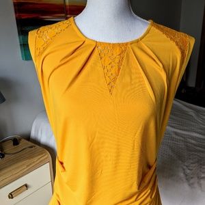 NY&CO yellow sleeveless gathered top with lace